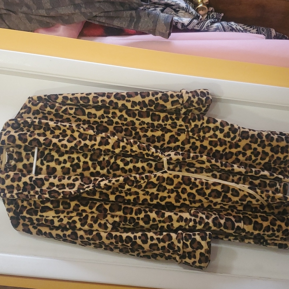Croft & Barrow woman's cheetah print robe